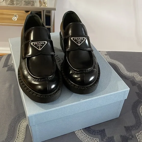 COPY - Women triangle Prada loafer - Picture 5 of 5